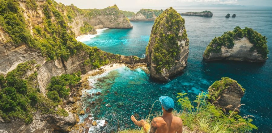 Tempat-wisata-di-indonesia-untuk-para-travellers-sejati-1